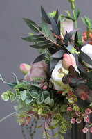 Figaro Silver, efektowna kompozycja kwiatowa w lustrzanym wazonie, wys.54cm