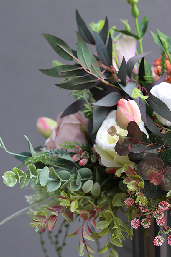 Figaro Silver, efektowna kompozycja kwiatowa w lustrzanym wazonie, wys.54cm