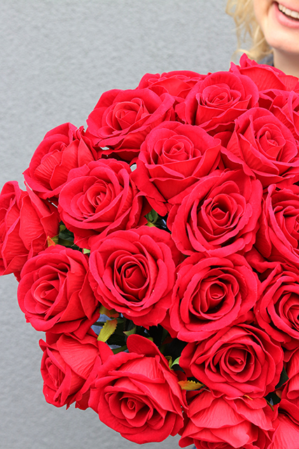 bukiet 32-óch sztucznych czerwonych róż, Madlen, wys.50cm