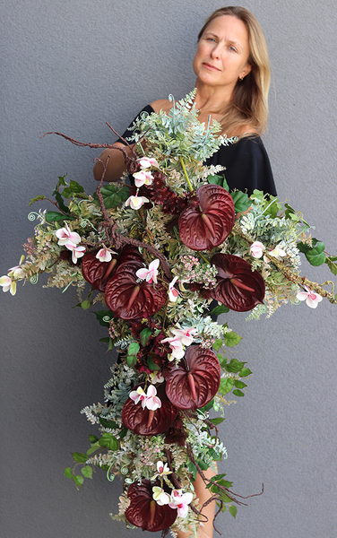 Anturium, komplet dekoracji nagrobnych, krzyż pamięci + bukiet