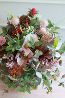 Adelitano, efektowna kompozycja kwiatowa w ceramicznym naczyniu, wys.50cm