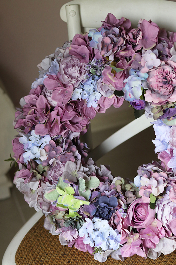 Belinda, gęsty fioletowy wianek na drzwi, śr.46cm 