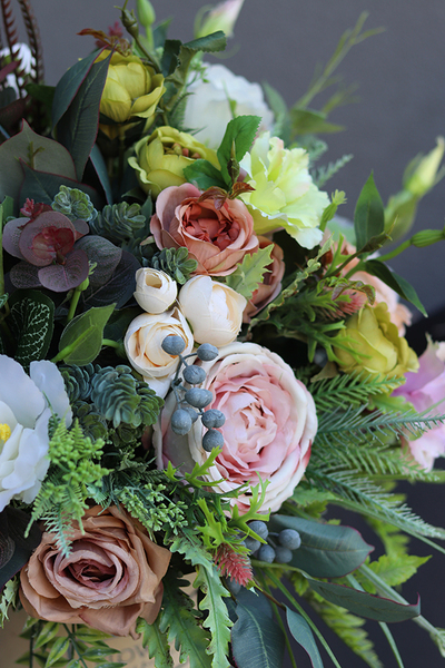 Figaro Felice, welurowy flowerbox z kwiatami, wys.57cm 