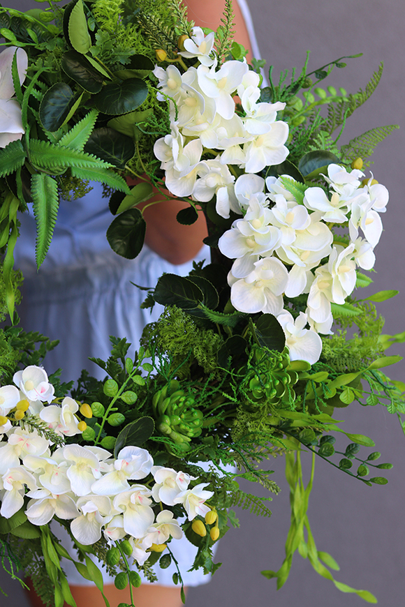 Delfina Orchidea, egzotyczny wianek z białymi kwiatami, śr.49cm 