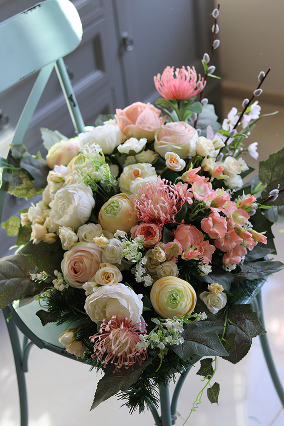 bogata wiosenna kompozycja / wiązanka nagrobna, Pianolla, dł.73cm