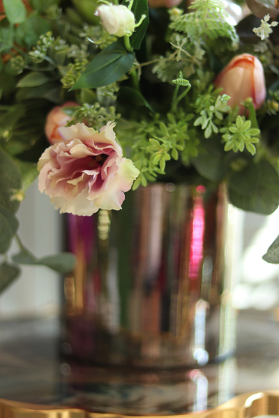 Figaro Silver, efektowna kompozycja kwiatowa w lustrzanym wazonie, wys.54cm