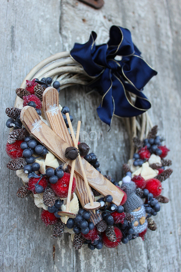 bożonarodzeniowy wianek / stroik Narty, śr.27cm 