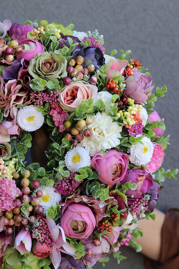 atrakcyjny kwiatowy wianek, Perrasa, wym.40cm  