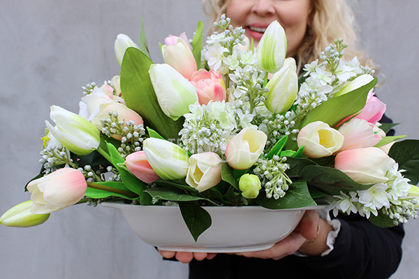 Tulipany & Bzy Exclusive kompozycja kwiatowa / bukiet wys.24cm,dł.kompozycji 50cm