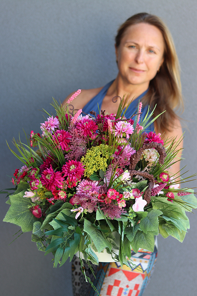 Astry Różowe, kompozycja kwiatowa w naczyniu, wym.47x50cm