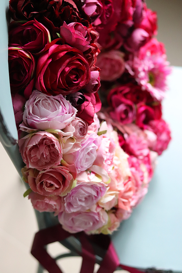 intensywnie różowy wianek na drzwi, Tessi, śr.40cm