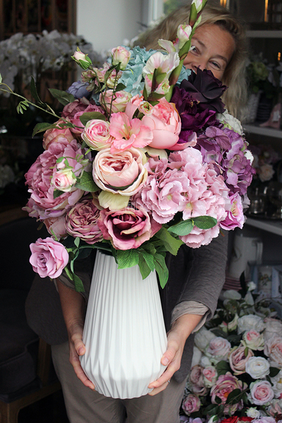 Pudrova kompozycja kwiatowa w wazonie Latina White, wys.80cm