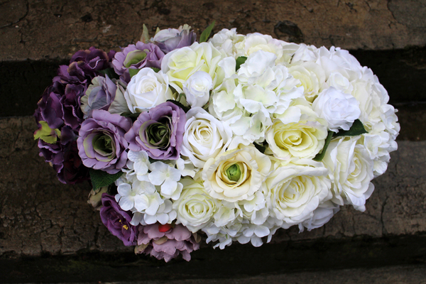 kompozycja Violet w kremowej donicy łódce 50x30, wys.30cm