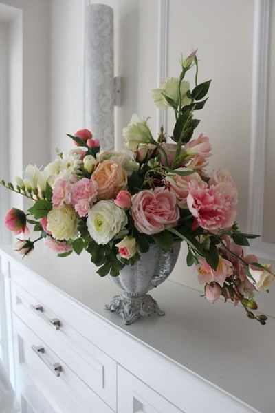 Emanuela kompozycja w bielonym metalowym pucharze, wys.60cm