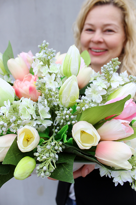 Tulipany & Bzy Exclusive kompozycja kwiatowa / bukiet wys.24cm,dł.kompozycji 50cm