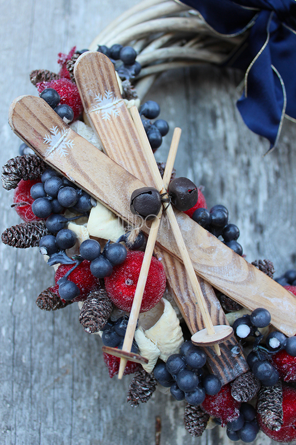 bożonarodzeniowy wianek / stroik Narty, śr.27cm 