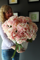 bogaty kosz z jasnoróżowymi hortensjami Provance 50x55cm  