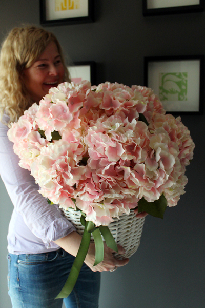 bogaty kosz z jasnoróżowymi hortensjami Provance 50x55cm  