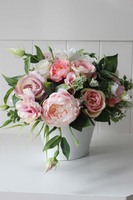 Filomena kompozycja kwiatowa w białym naczyniu, wys. 30cm