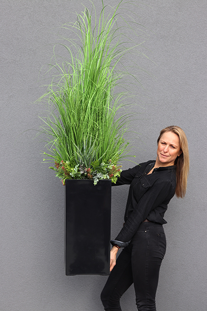 trawy w czarnej donicy fiberglass, Verdana, wys.160cm