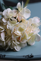 Argentyna Cream, gałązka sztucznej hortensji z listkami, 1szt., dł.46cm