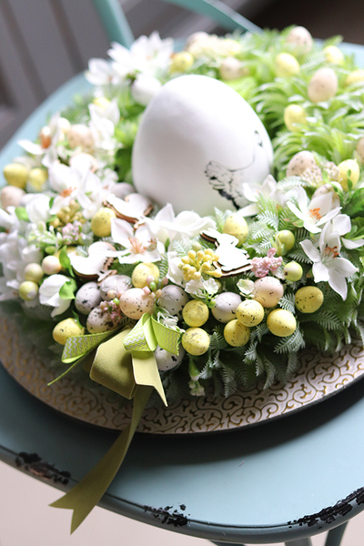 Easteria Kokoszka 2, wielkanocny stroik na talerzu z jajem, śr.33cm