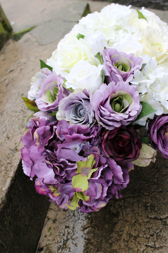 kompozycja Violet w kremowej donicy łódce 50x30, wys.30cm