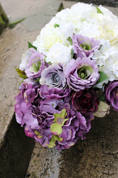 kompozycja Violet w kremowej donicy łódce 50x30, wys.30cm