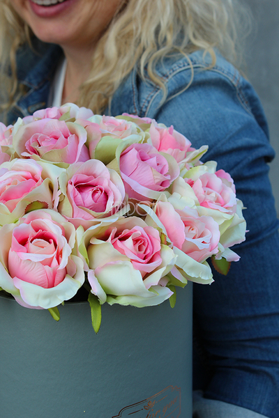 kompozycja kwiatowa / bukiet Flowerbox Roses, wys.33cm