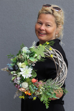 Gardenia Berry, asymetryczny wianek z owocami, śr.32cm 