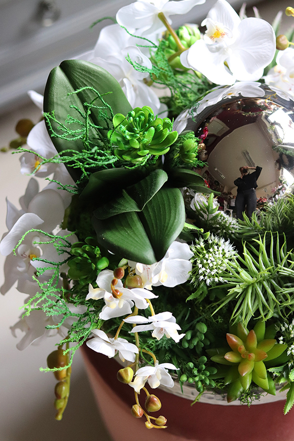 Dekoria Luksus, bogata kompozycja kwiatowa z kulą ceramiczną, wym.26x46cm