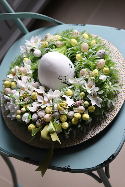 Easteria Kokoszka 2, wielkanocny stroik na talerzu z jajem, śr.33cm