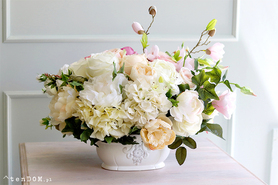 elegancka kompozycja kwiatowa, Queen Magnolia, wym.35x52cm