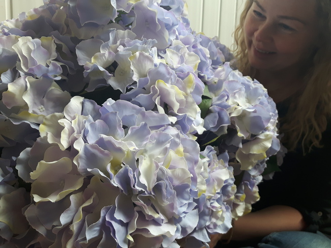 bogaty kosz ze szlachetnymi hortensjami Violet Ocean 65x60cm 