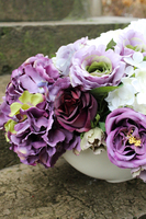 kompozycja Violet w kremowej donicy łódce 50x30, wys.30cm