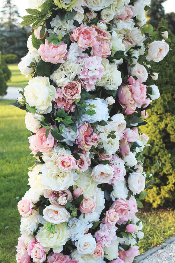 Wypożyczenie łuku kwiatowego, Maria Antonina, 1 uroczystość