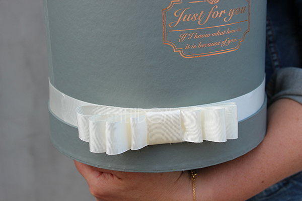 kompozycja kwiatowa / bukiet Flowerbox Roses, wys.33cm