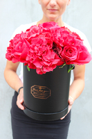 walentynkowa kompozycja kwiatowa / bukiet Flowerbox Czerwień, wys.31cm