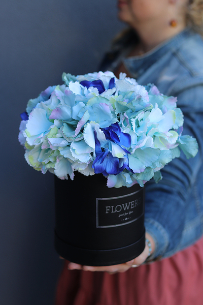 flowerbox z kwiatami, Niebieska Hortensja, wym.29x28cm