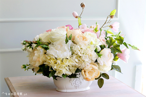 elegancka kompozycja kwiatowa, Queen Magnolia, wym.35x52cm