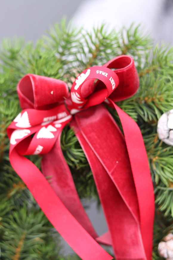 Czerwona Kokarda, wianek zimowo - bożonarodzeniowy, śr.28cm