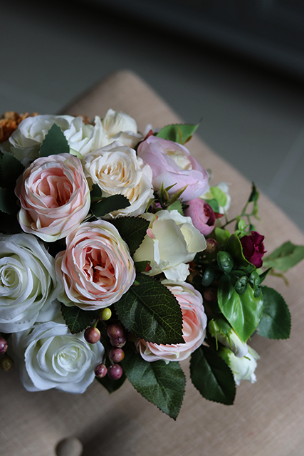 Srebrna Dama kompozycja kwiatowa w stylowym naczyniu / bukiet, wys.24cm