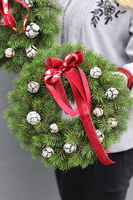 Czerwona Kokarda, wianek zimowo - bożonarodzeniowy, śr.28cm