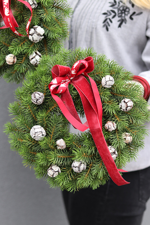 Czerwona Kokarda, wianek zimowo - bożonarodzeniowy, śr.28cm