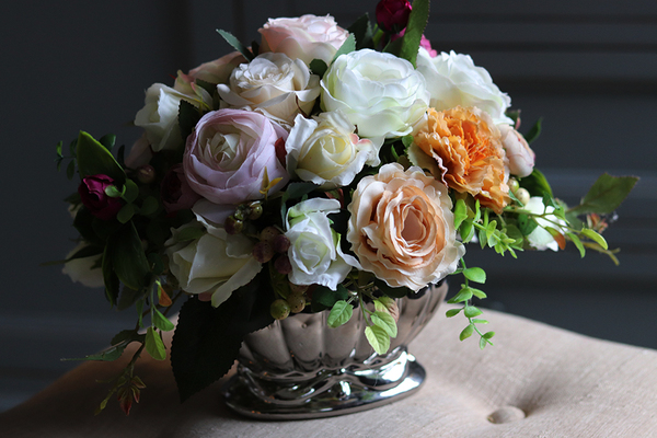 Srebrna Dama kompozycja kwiatowa w stylowym naczyniu / bukiet, wys.24cm