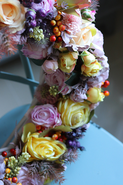 Colenissa, barwny wianek z dmuchawcami i jagodami, śr.54cm 