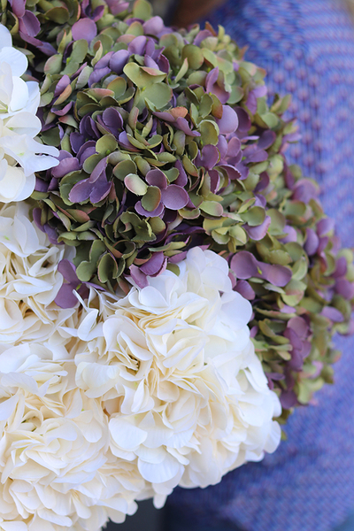 Hortensja Delux, gałązka sztucznej hortensji z listkami, ecru, 1szt., dł.56cm