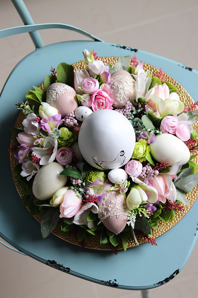 Easteria Kokoszka, wielkanocny stroik na talerzu z jajem, śr.33cm