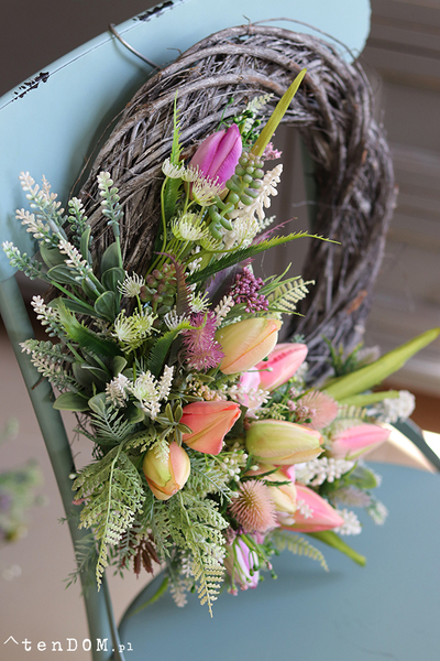 dekoracyjny wianek z tulipanami i lawendą, Rowena, rozp.46cm