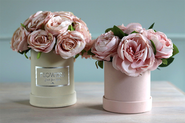 uroczy welurowy flowerbox z piwoniami, Severna Pink, wys.22cm